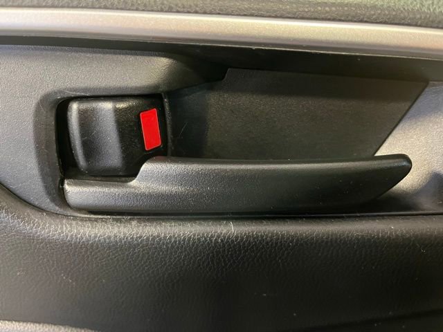 Used 2022 Toyota RAV4 LE image 10