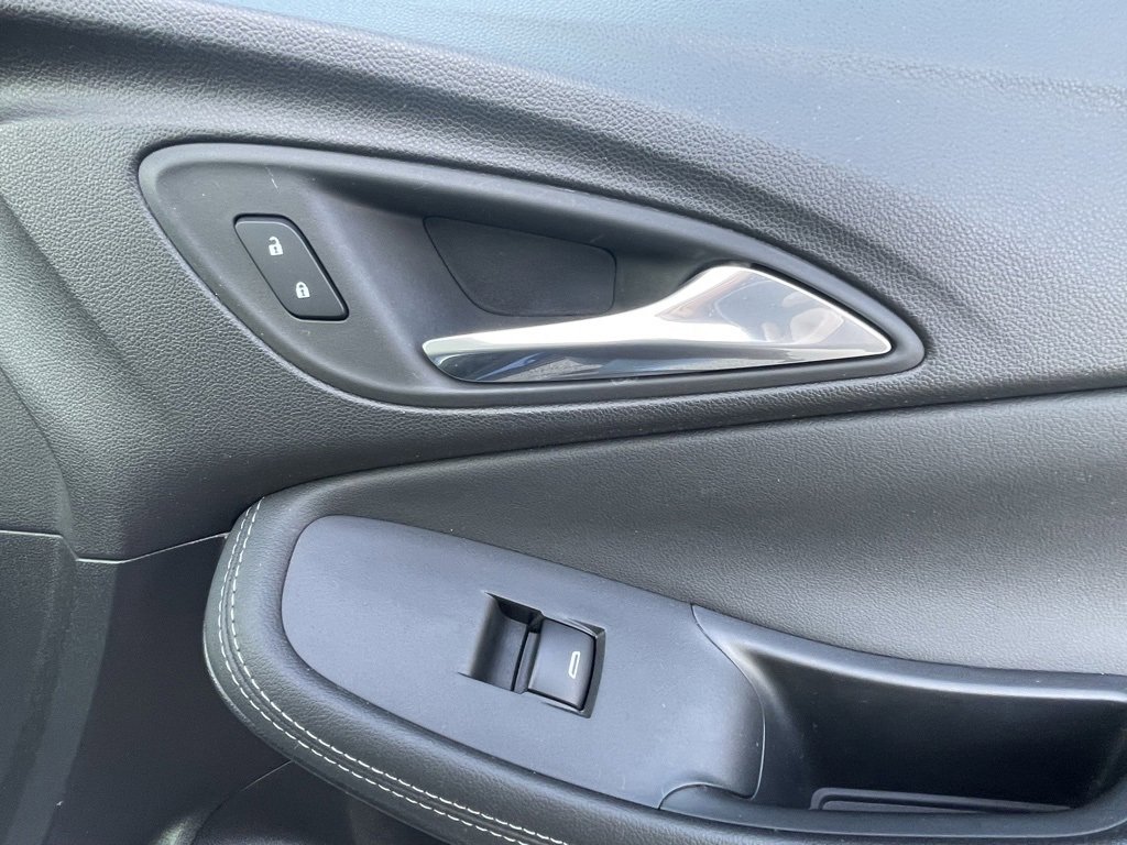 Used 2022 Buick Encore GX Select image 12