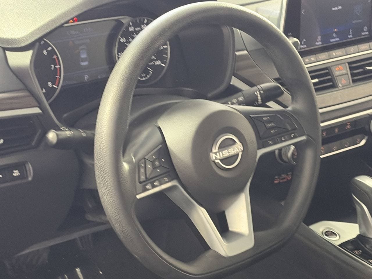 Used 2025 Nissan Altima 2.5 SV FWD image 13