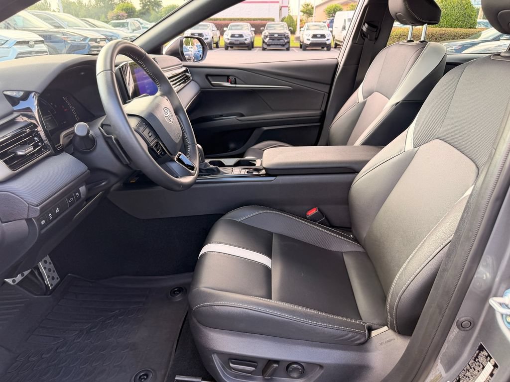Certified 2025 Toyota Camry SE w/ Convenience Package FWD image 5