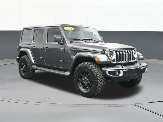 Used 2025 Jeep Wrangler Sahara image 22