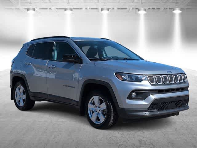 Used 2022 Jeep Compass Latitude w/ Convenience Group AWD/4WD image 2