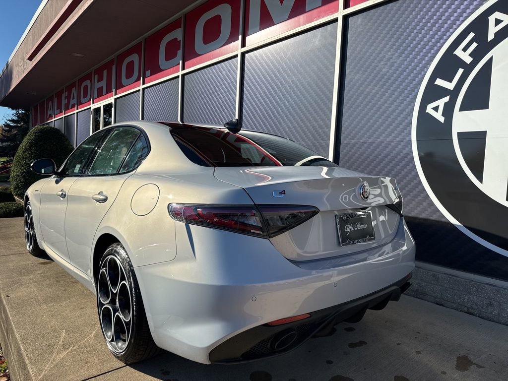 New 2025 Alfa Romeo Giulia AWD image 8