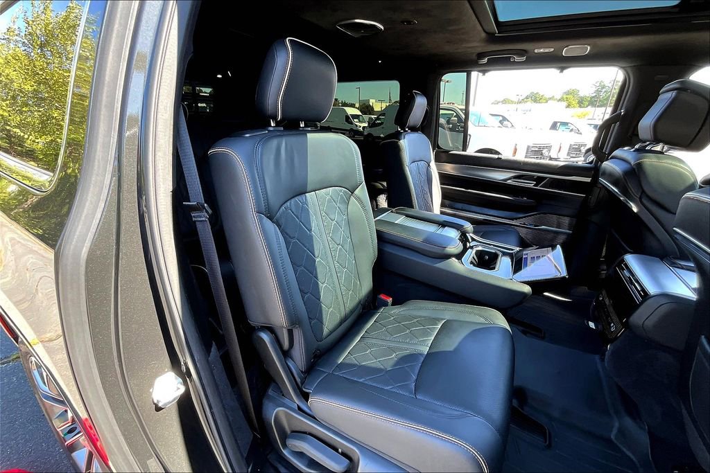 Used 2023 Jeep Grand Wagoneer L Series III image 27