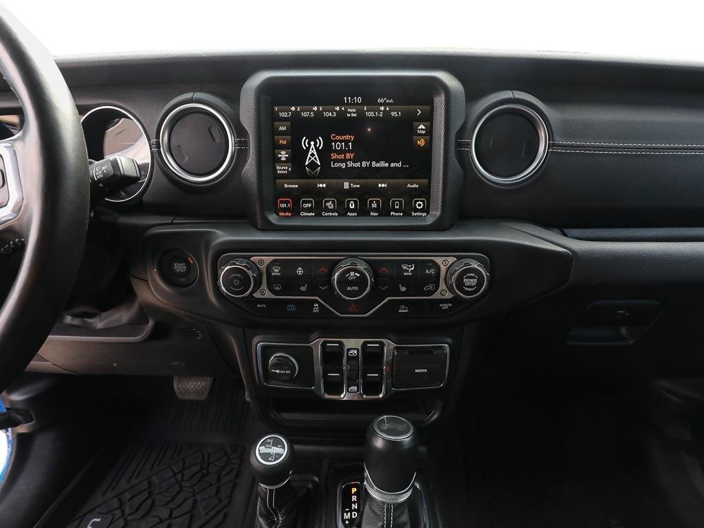 Used 2023 Jeep Wrangler Unlimited Sahara w/ Cold Weather Group AWD/4WD image 17