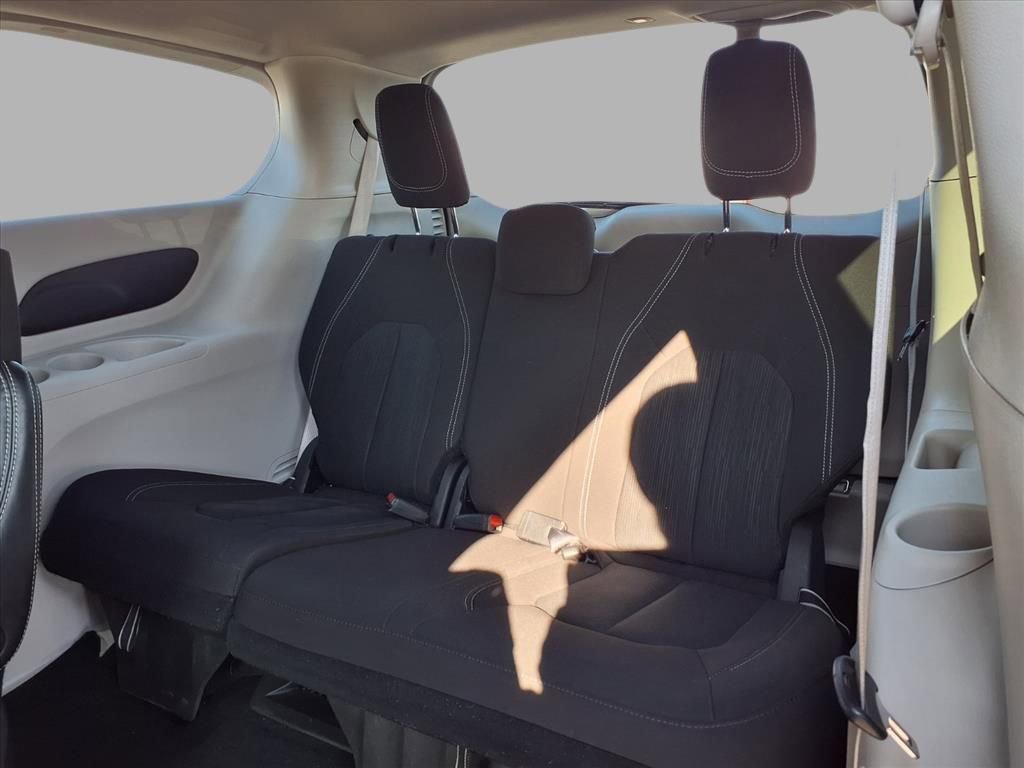 Used 2024 Chrysler Voyager LX image 26