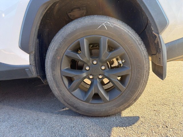 Used 2024 Toyota RAV4 LE image 40