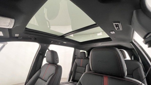 Used 2025 Chevrolet Traverse RS w/ LPO, Floor Liner Package image 45