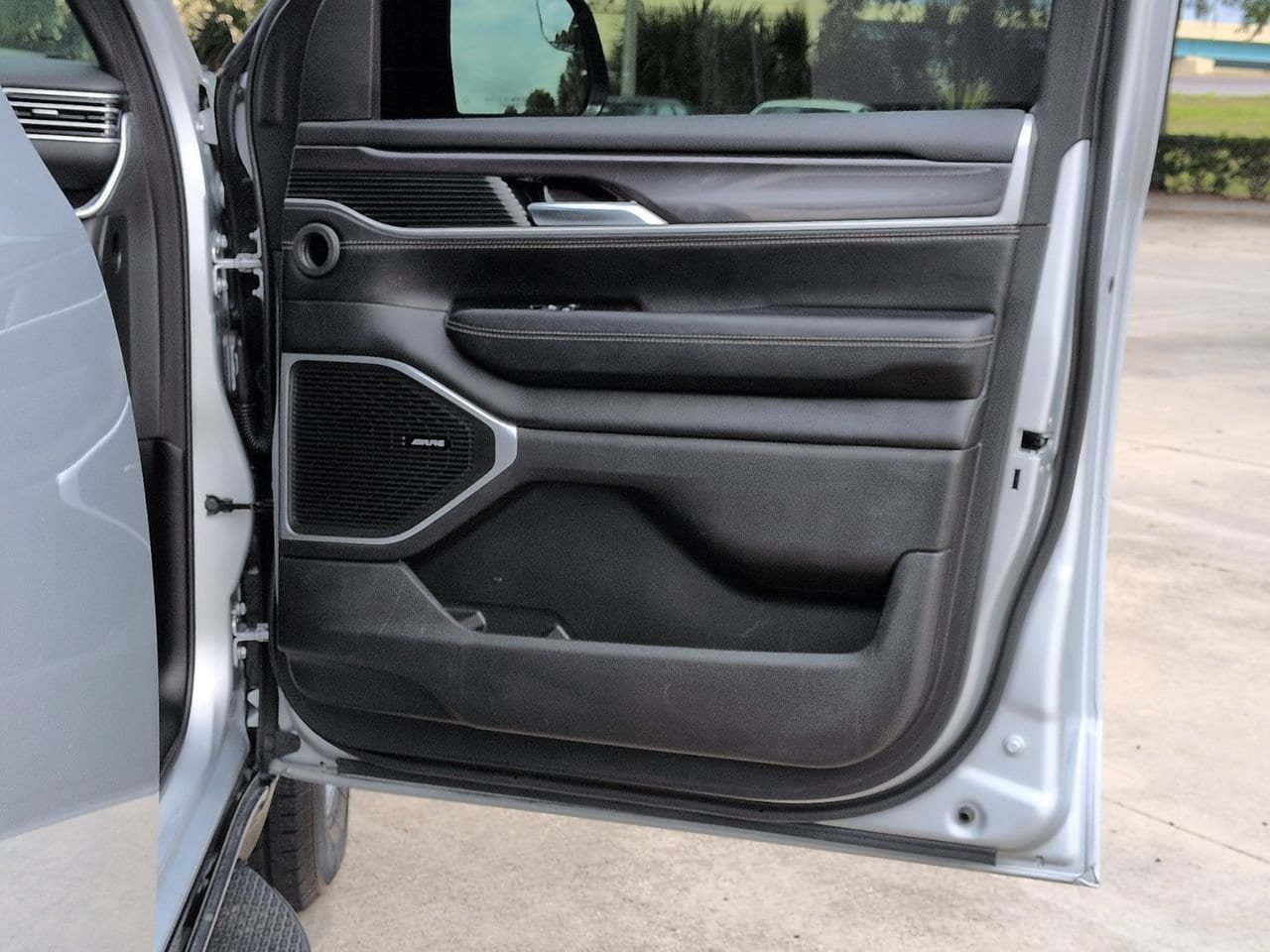 Used 2024 Jeep Wagoneer 4WD image 19