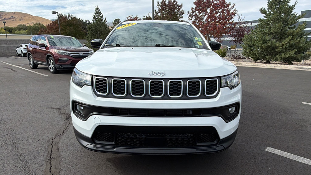 Used 2024 Jeep Compass Latitude AWD/4WD image 8