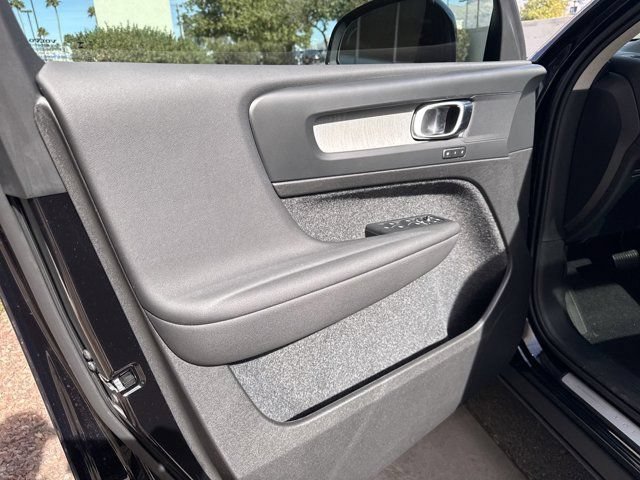 Certified 2025 Volvo XC40 B5 Core w/ Protection Package Premier AWD/4WD image 12