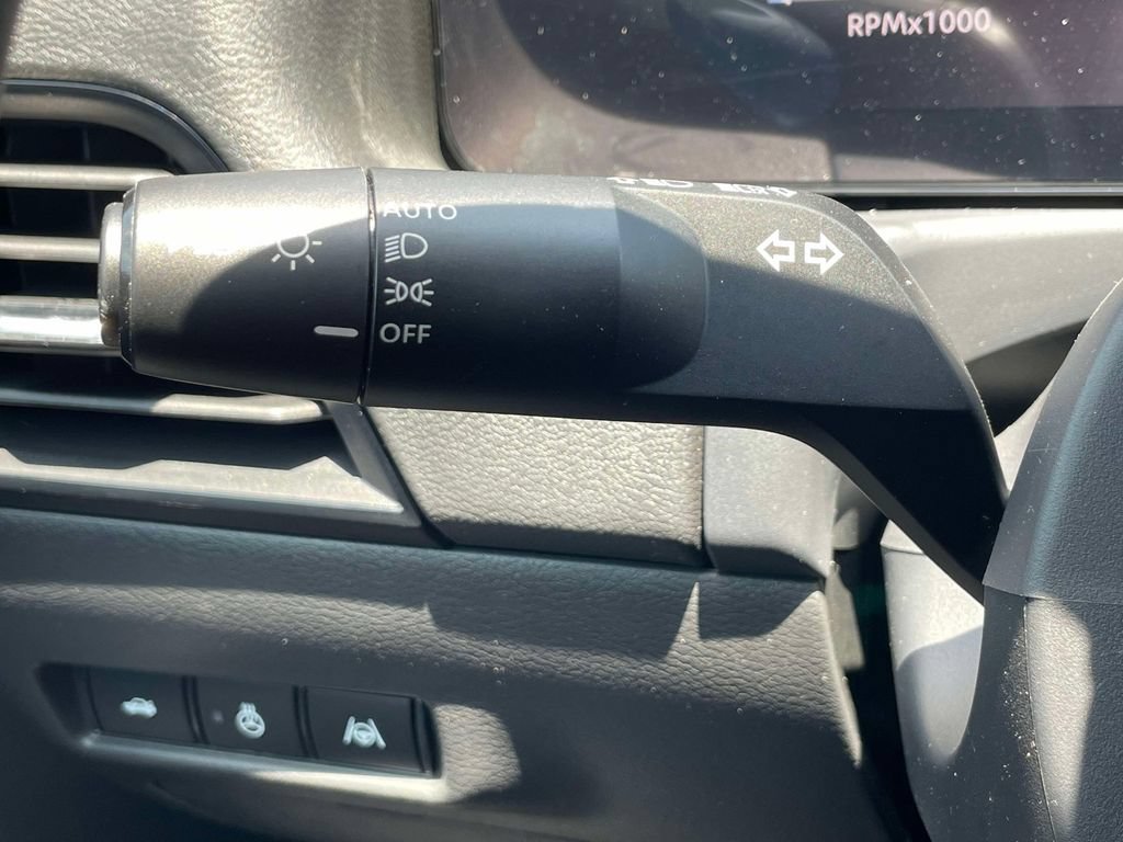 New 2026 Nissan Sentra SR w/ SR Premium Package FWD image 25