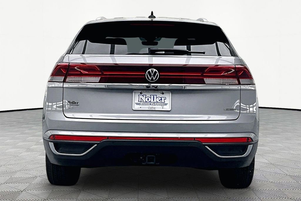 Used 2025 Volkswagen Atlas Cross Sport SE AWD/4WD image 4