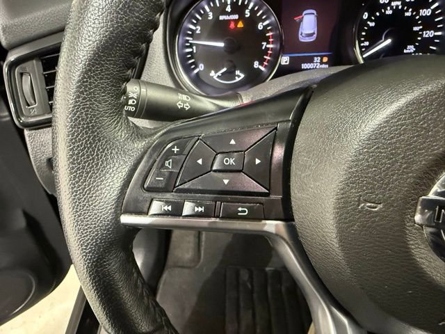 Used 2020 Nissan Rogue SV FWD image 16