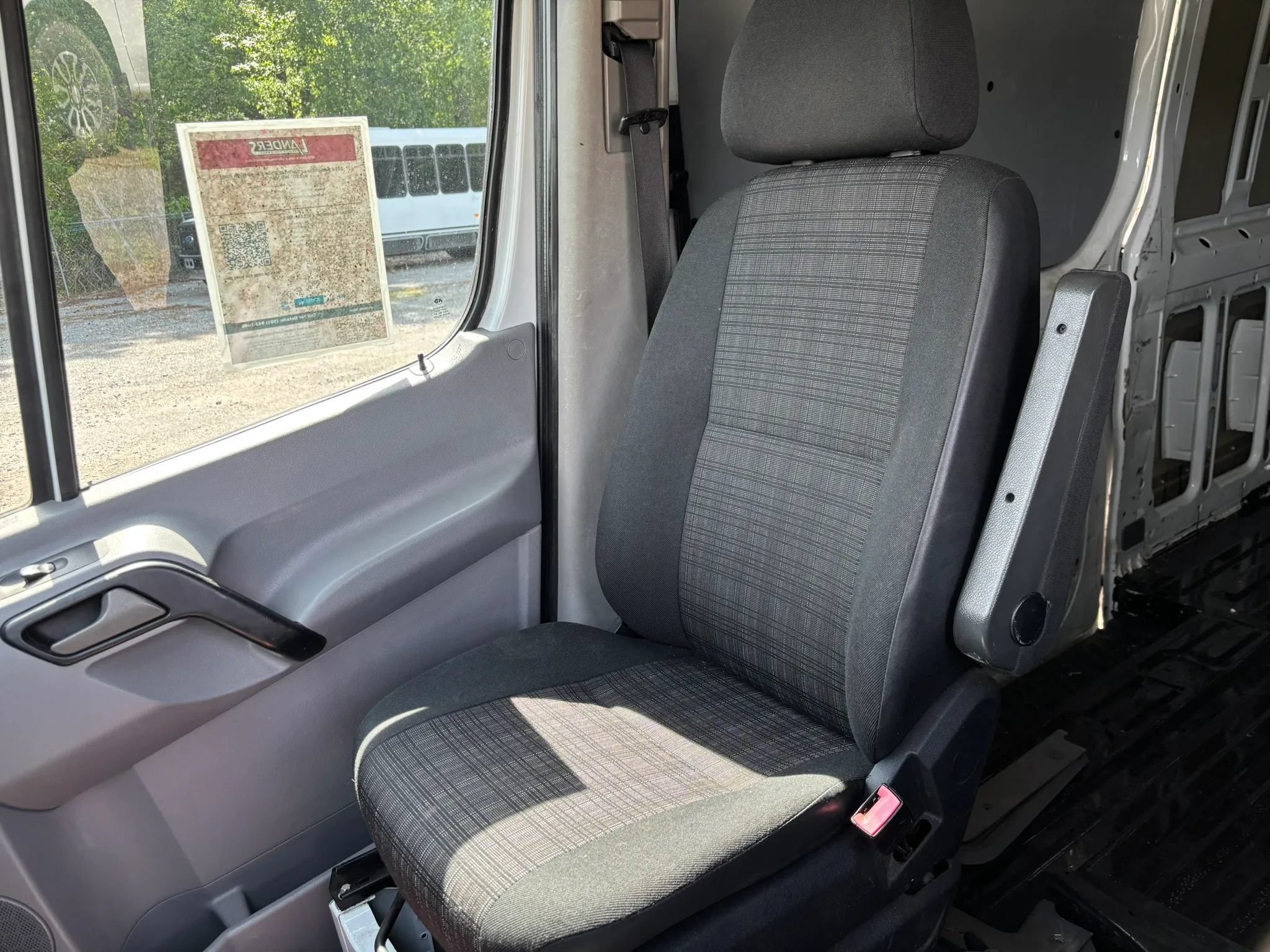 Used 2014 Freightliner Sprinter 2500 RWD image 16