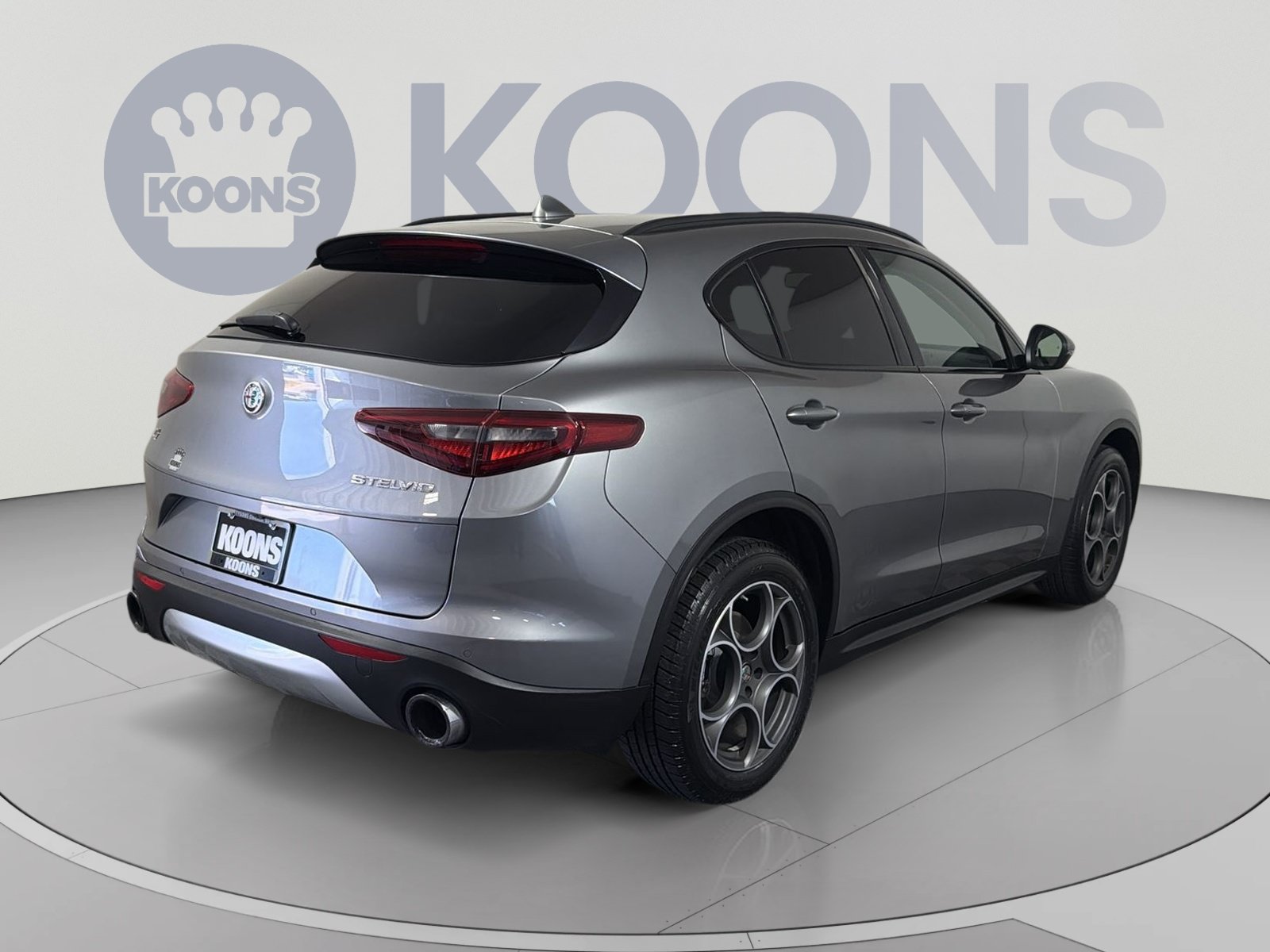 Used 2018 Alfa Romeo Stelvio Sport w/ Quick Order Package 22J Sport AWD/4WD image 7