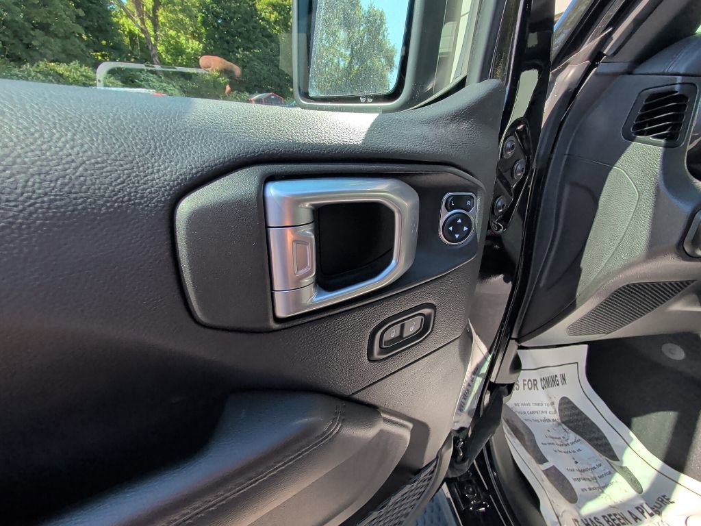 Used 2022 Jeep Wrangler Unlimited Sahara image 12