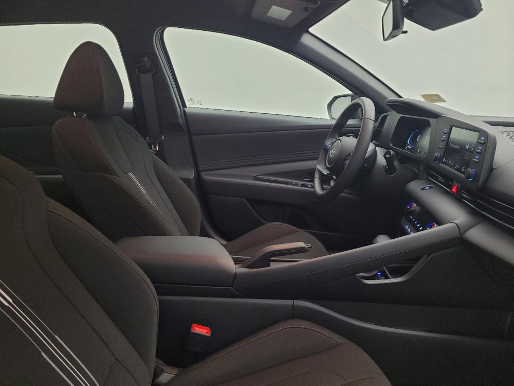 Used 2025 Hyundai Elantra Sport FWD image 21