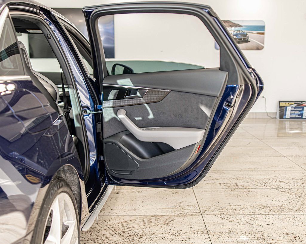 Used 2023 Audi S4 Premium w/ Convenience Package image 38