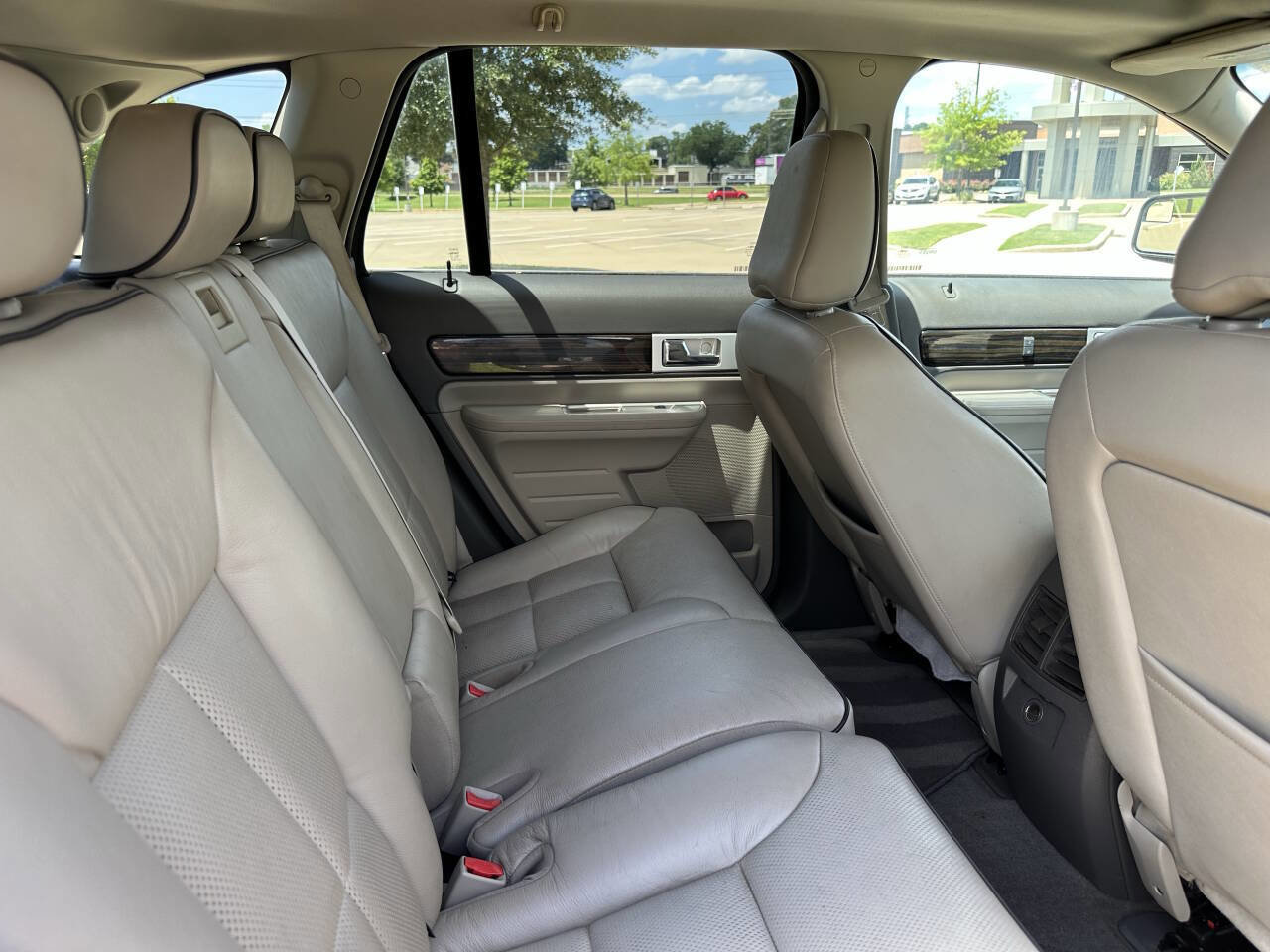 Used 2010 Lincoln MKX 2WD image 4