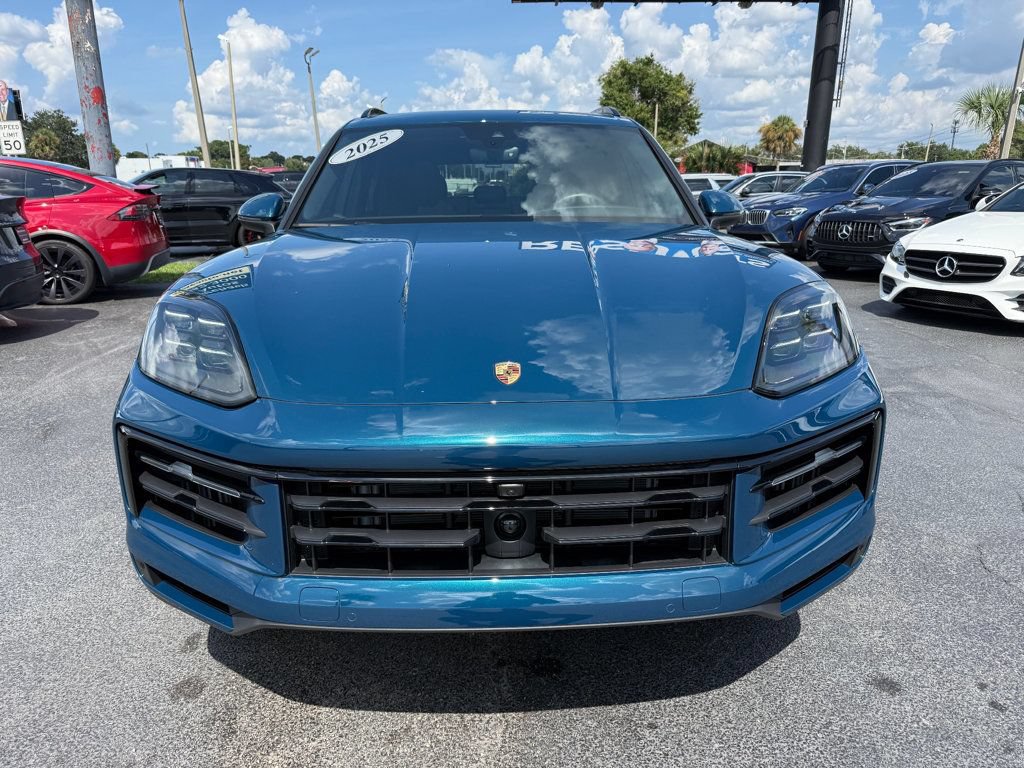 Used 2025 Porsche Cayenne AWD/4WD image 2