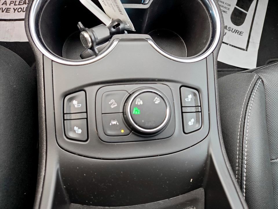 Used 2024 GMC Terrain SLT image 29