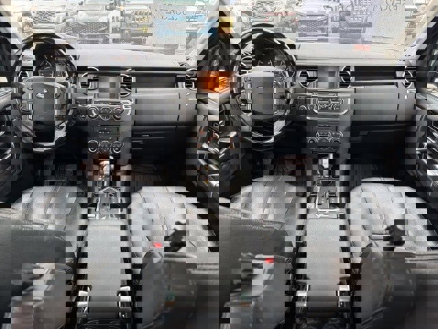 Used 2011 Land Rover LR4 HSE image 2