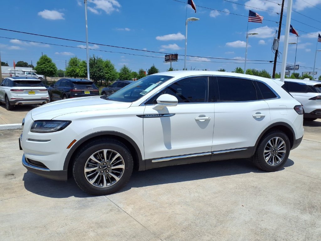 Used 2023 Lincoln Nautilus FWD w/ Premium Package image 3