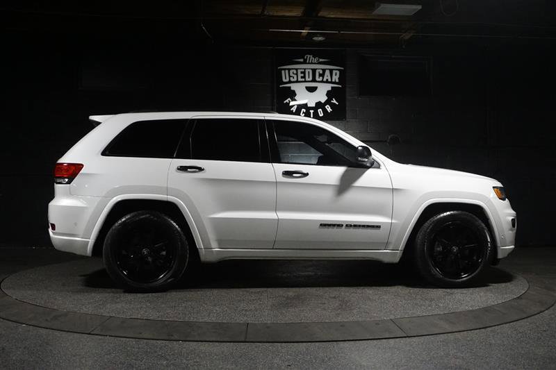 Used 2017 Jeep Grand Cherokee Overland w/ Jeep Active Safety Group image 7