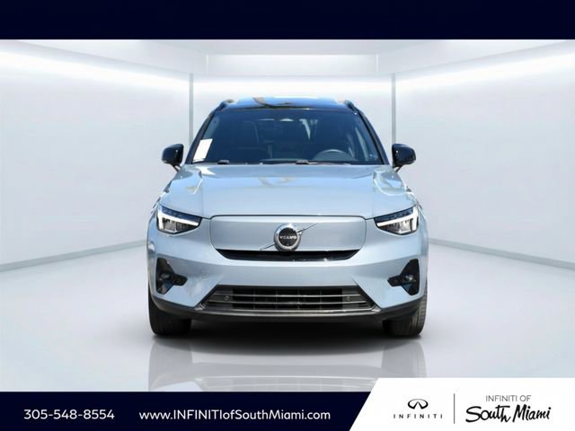 Used 2023 Volvo XC40 Recharge Plus image 2
