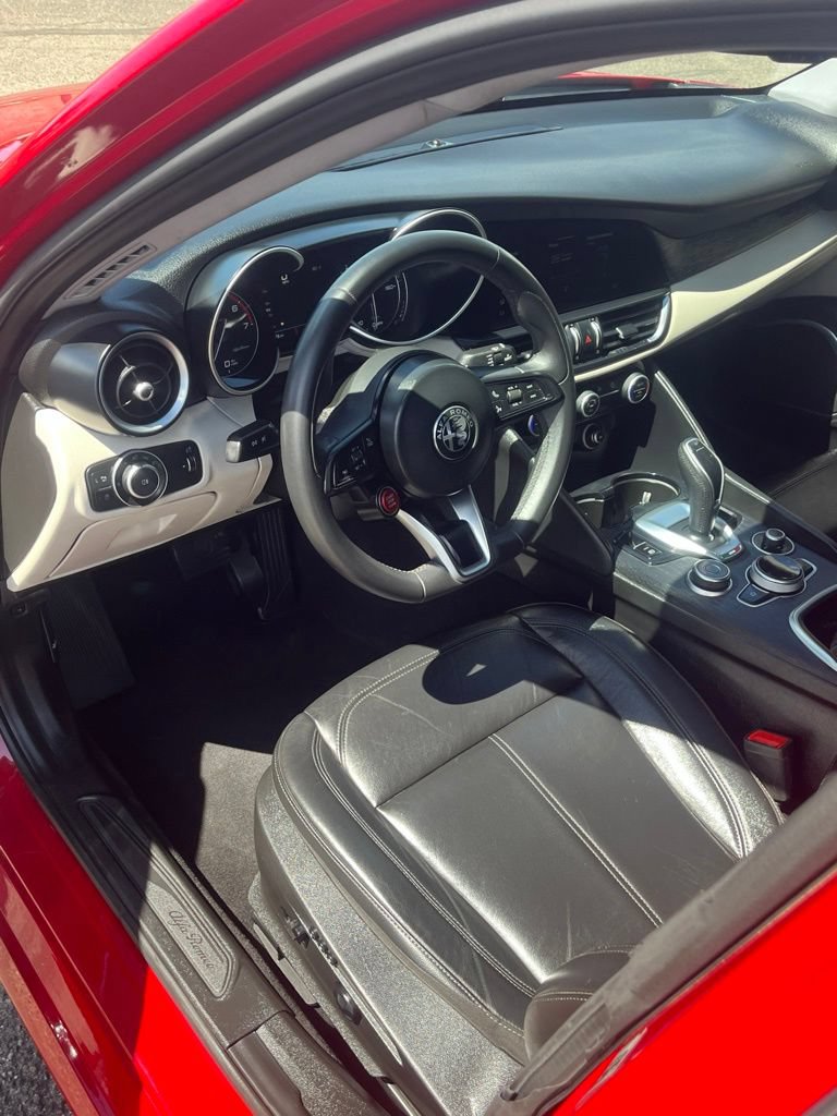 Used 2020 Alfa Romeo Giulia RWD image 6