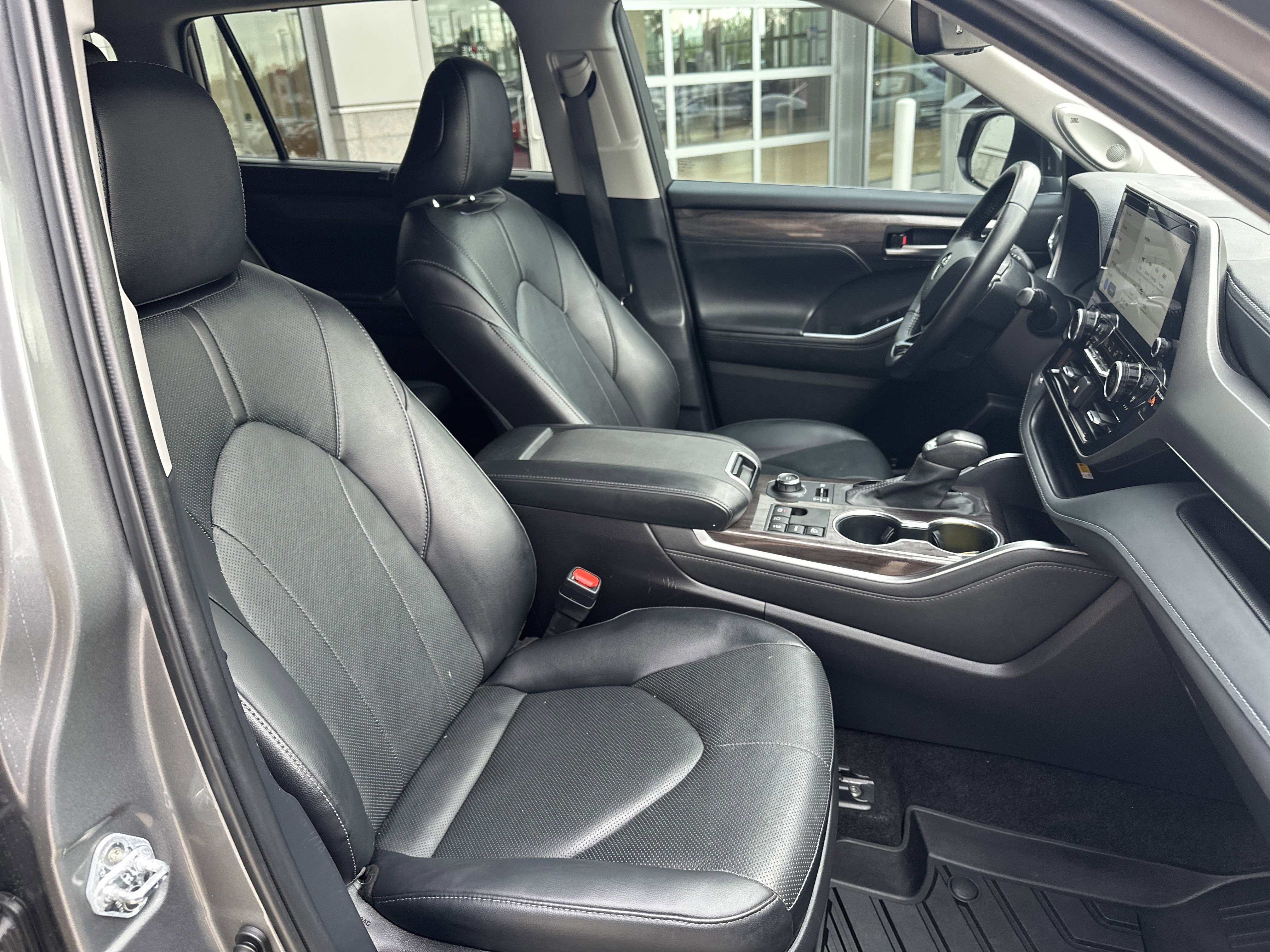 Certified 2025 Toyota Highlander Limited AWD/4WD image 27