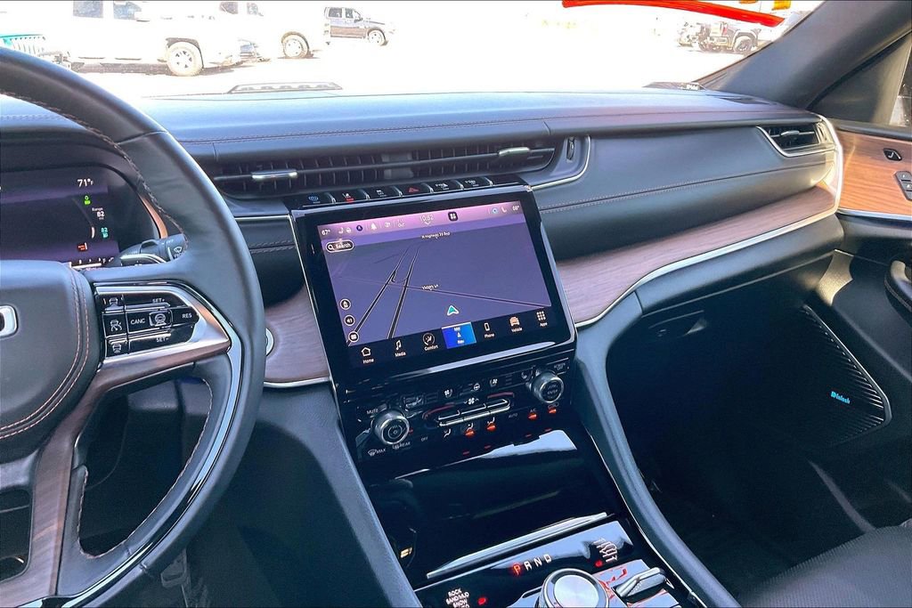 Used 2022 Jeep Grand Cherokee Summit w/ Luxury Tech Group V image 9