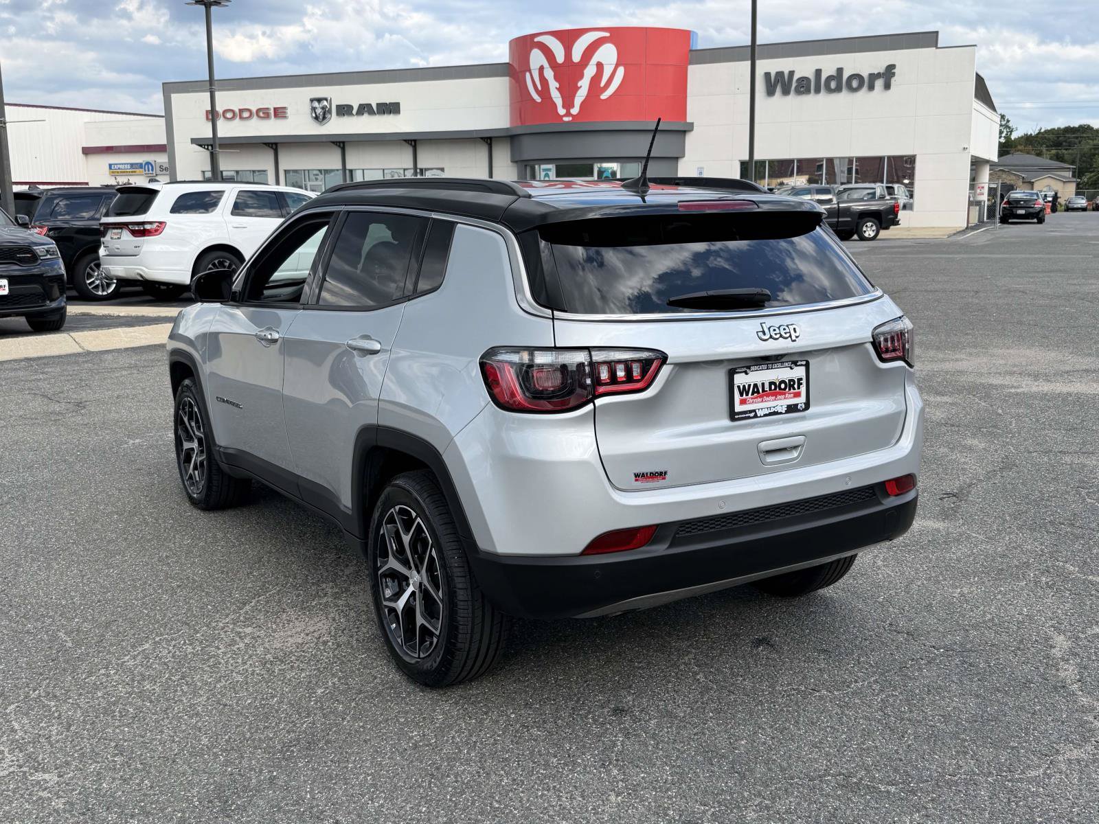 Used 2024 Jeep Compass Limited AWD/4WD image 5