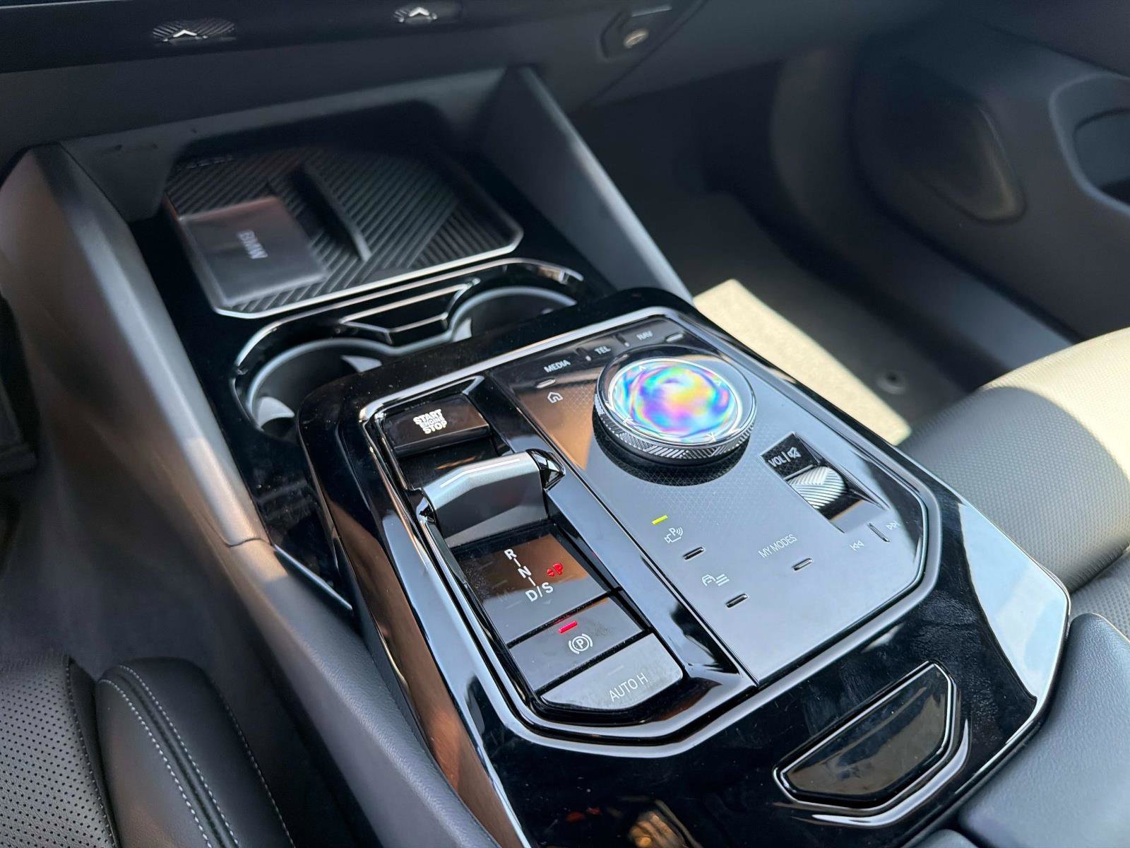 Used 2025 BMW 530i w/ Premium Package RWD image 23