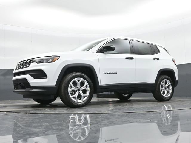 Used 2025 Jeep Compass Sport image 42