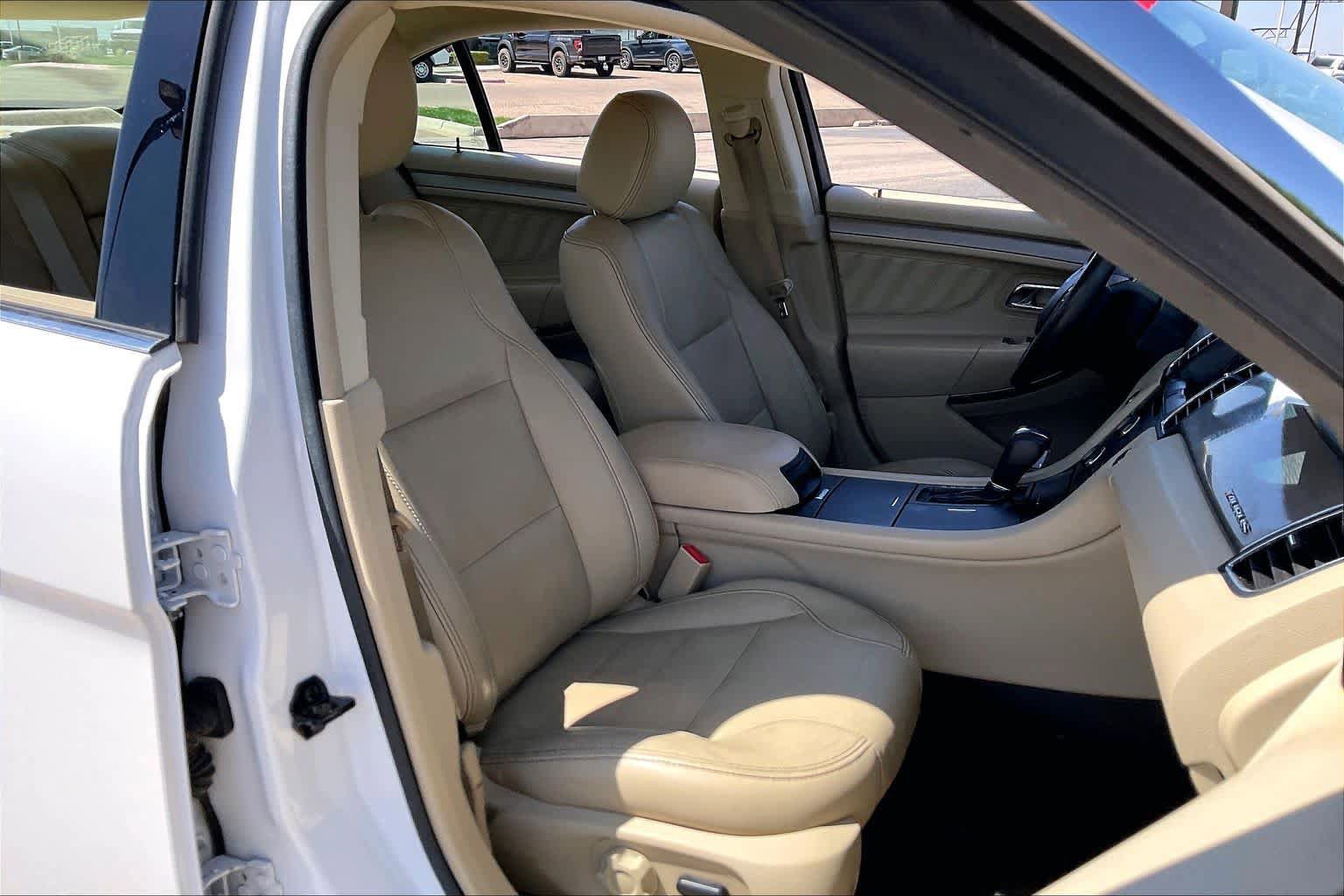 Used 2015 Ford Taurus SEL w/ Equipment Group 201A FWD image 8