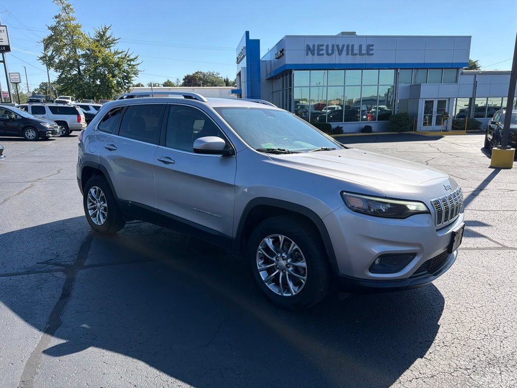 Used 2019 Jeep Cherokee Latitude Plus w/ Cold Weather Group AWD/4WD image 2