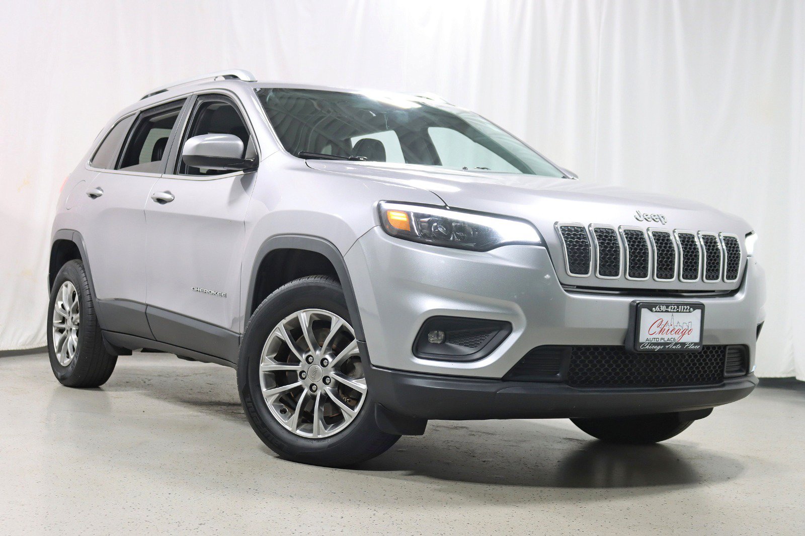Used 2019 Jeep Cherokee Latitude Plus w/ Cold Weather Group AWD/4WD image 7