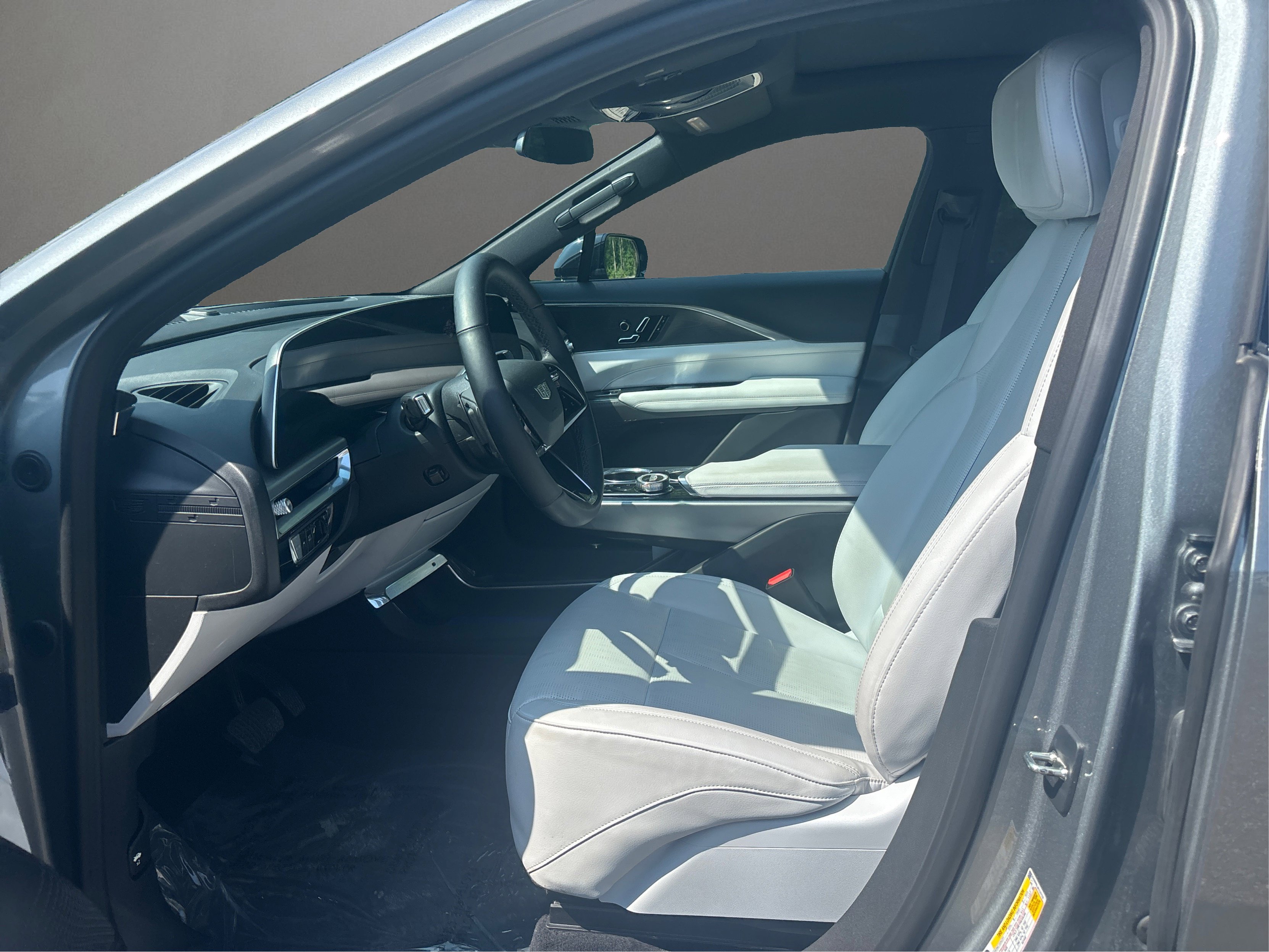 Used 2024 Cadillac Lyriq Luxury w/ LPO, Floor Liner Package image 11