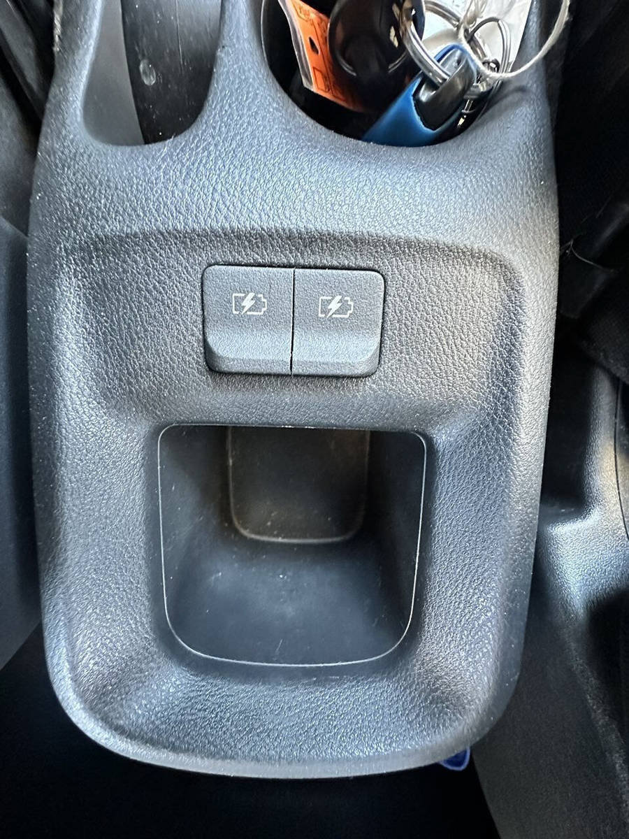 Used 2019 Nissan Kicks S FWD image 25