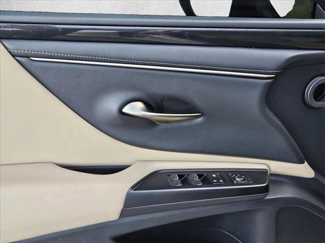 Used 2021 Lexus ES 300h w/ Accessory Package FWD image 26