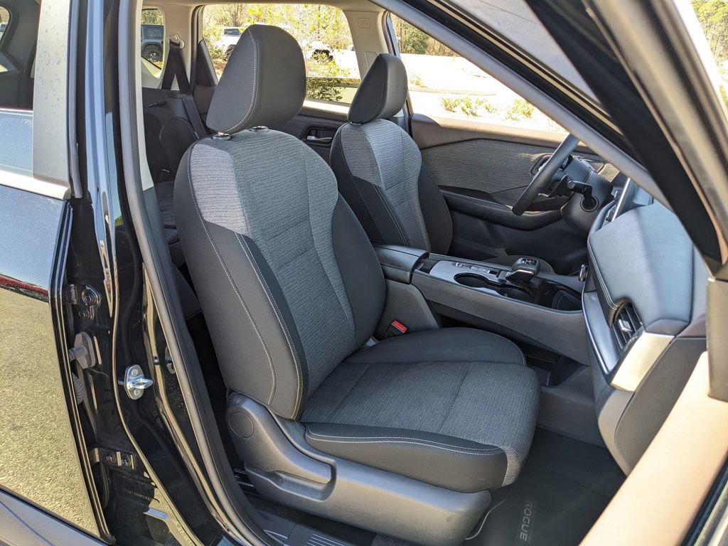 Used 2023 Nissan Rogue SV image 45