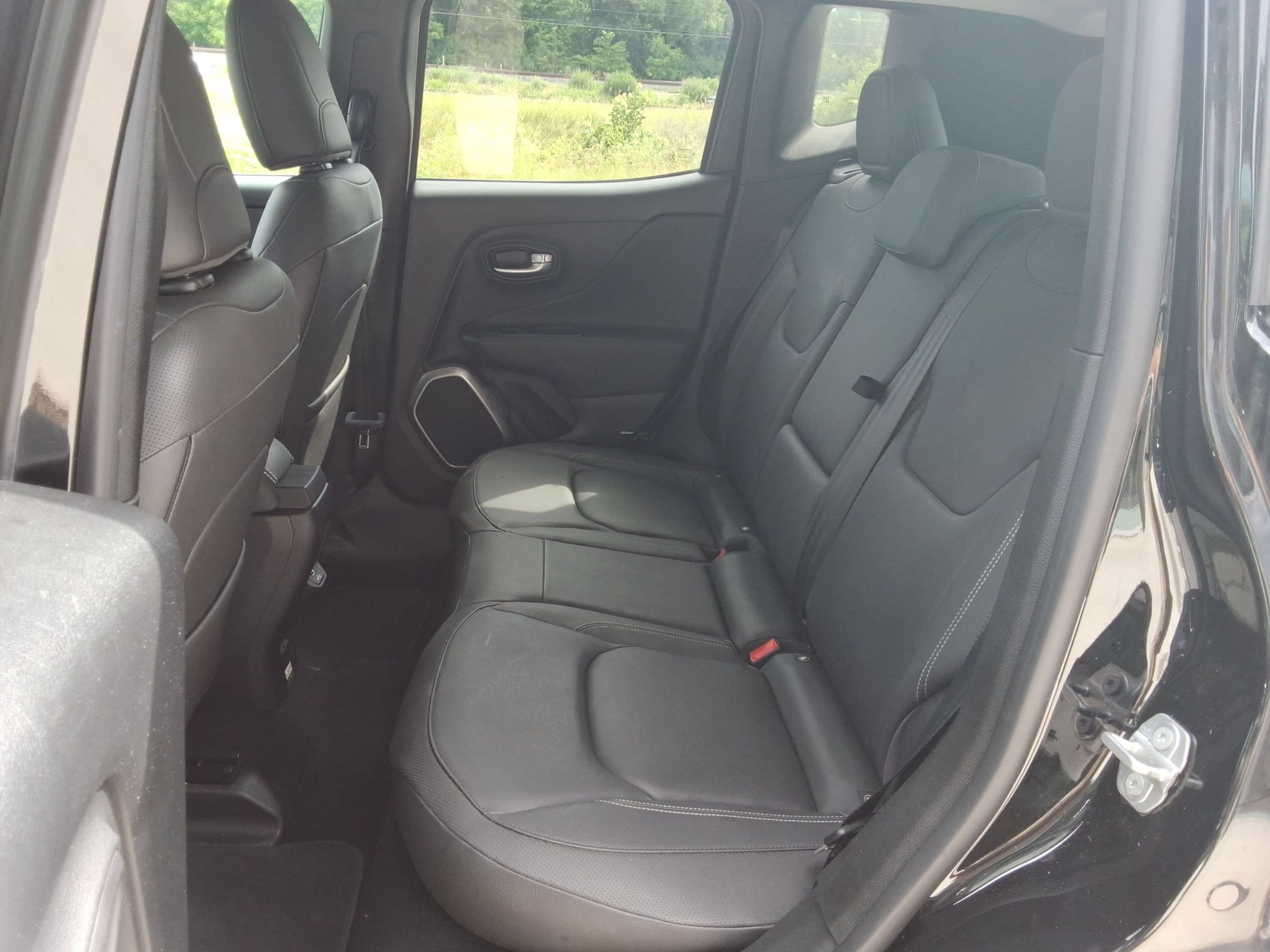 Used 2019 Jeep Renegade Limited w/ UConnect 8.4 Nav Group AWD/4WD image 31
