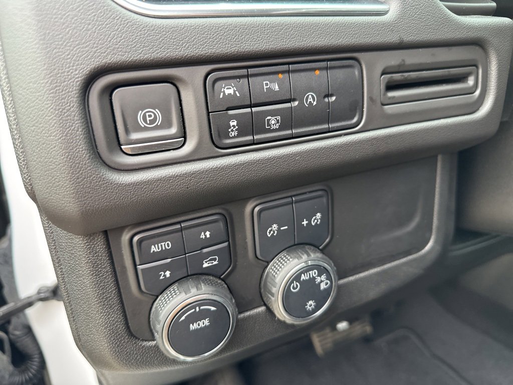 Used 2023 Chevrolet Suburban RST w/ Luxury Package image 12