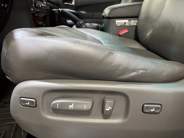 Used 2009 Lexus LX 570 4WD w/ Preferred Accessory Pkg image 19