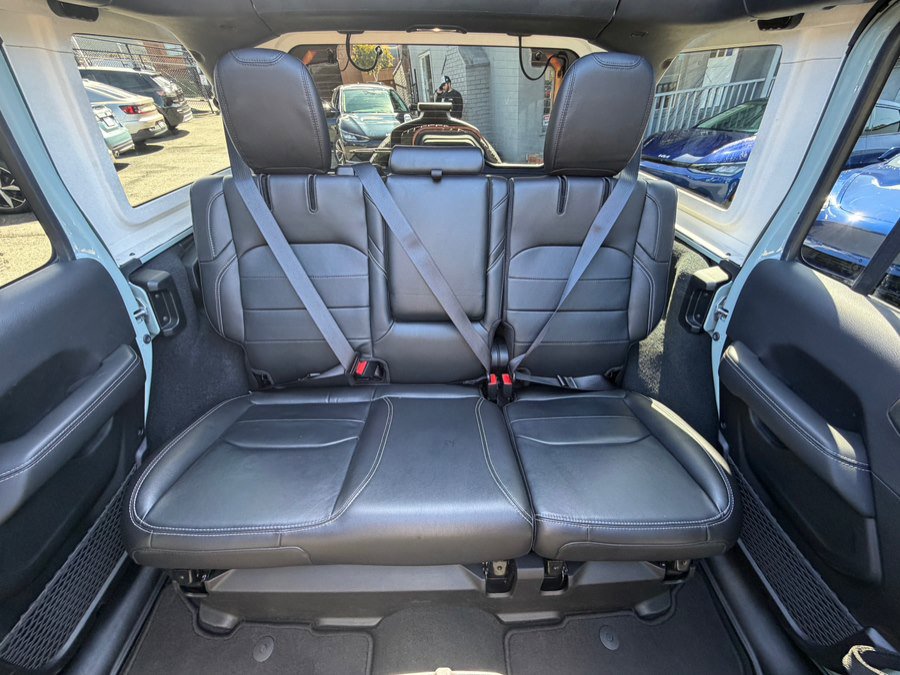 Used 2023 Jeep Wrangler Sahara AWD/4WD image 37