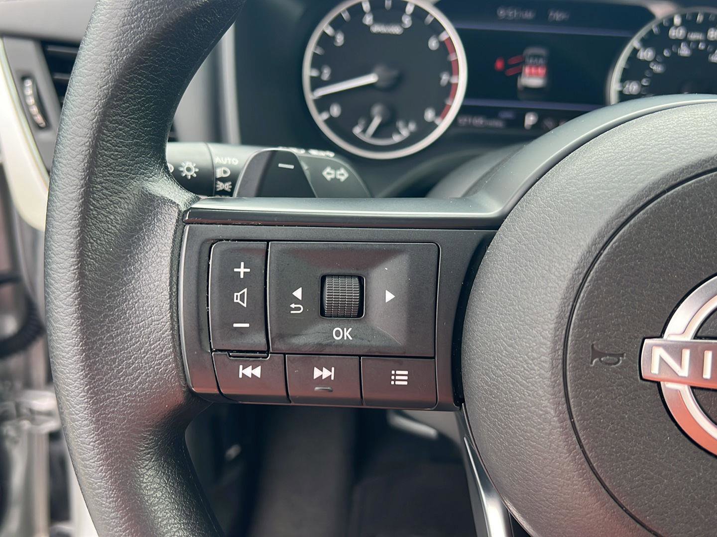 Used 2024 Nissan Rogue SV image 21