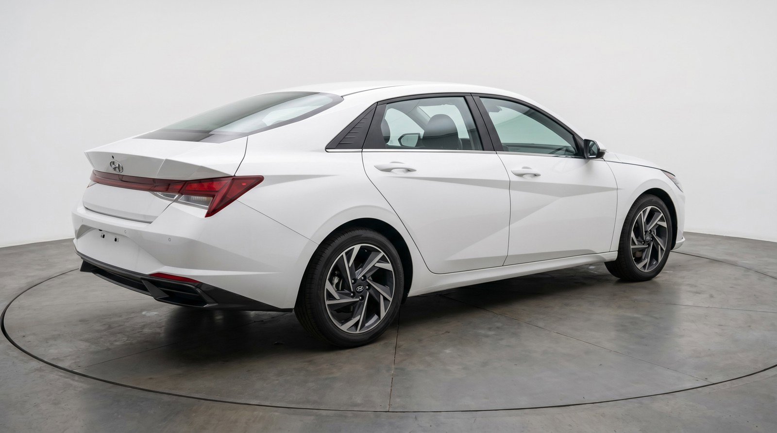 Used 2025 Hyundai Elantra SEL image 9