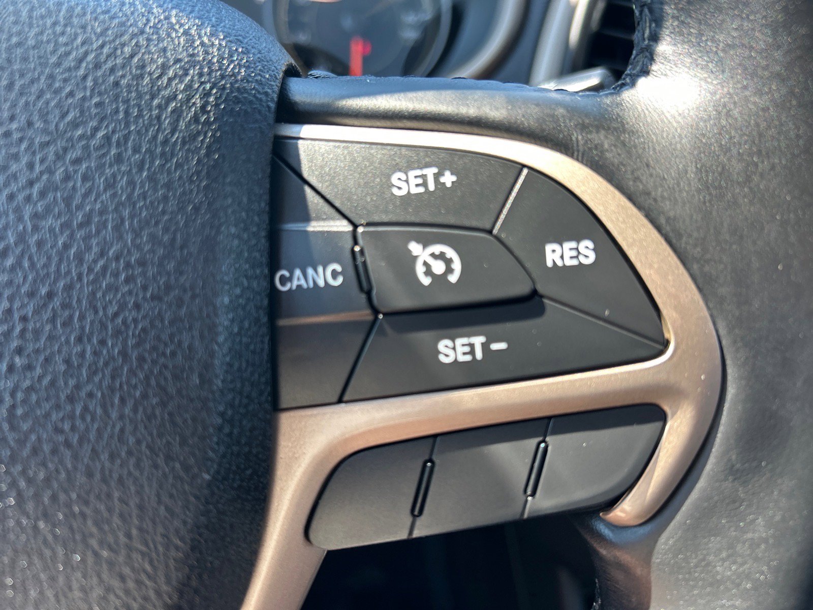 Used 2016 Jeep Cherokee Limited AWD/4WD image 25